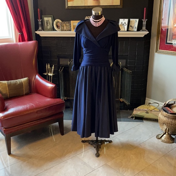 Navy formal dress sz 10 - Picture 9 of 12